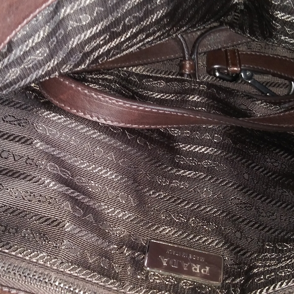 LADIES HANDBAG BY PRADA - Picture 3 of 5